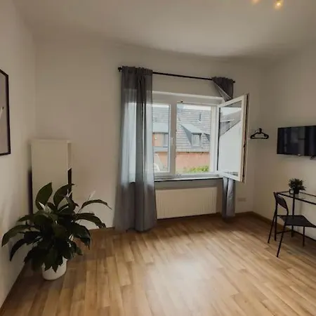 Geraeumige 3-schlafzimmer-wohnung In Nahe Uni * קובלנץ