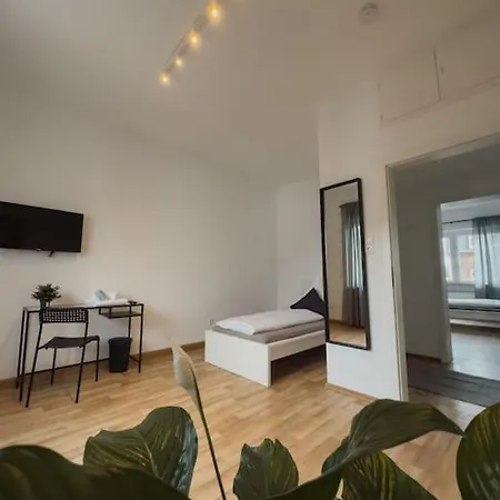 Geraeumige 3-schlafzimmer-wohnung In Nahe Uni * קובלנץ