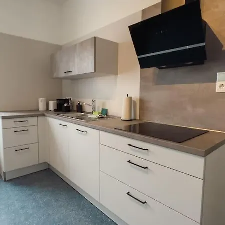 Appartement Geraeumige 3-schlafzimmer-wohnung In Nahe Uni