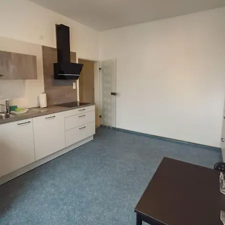 Geraeumige 3-schlafzimmer-wohnung In Nahe Uni Appartement *