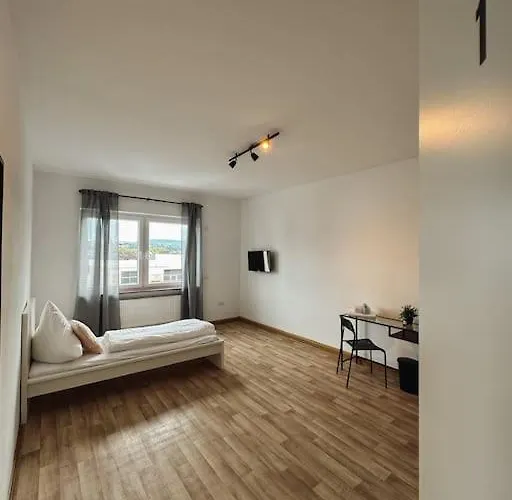 Geraeumige 3-schlafzimmer-wohnung In Nahe Uni Daire