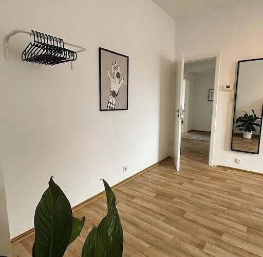 Geraeumige 3-schlafzimmer-wohnung In Nahe Uni * קובלנץ