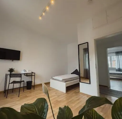 Geraeumige 3-schlafzimmer-wohnung In Nahe Uni * קובלנץ